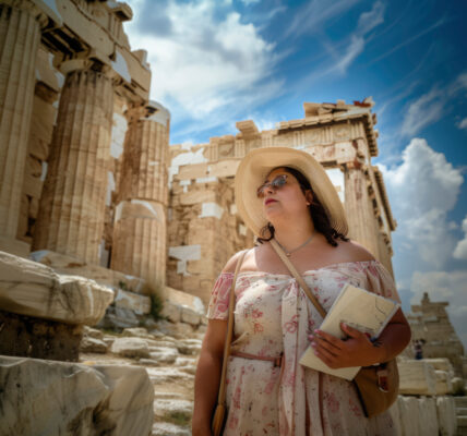 In ten months, Greece's tourism revenue surpasses pre-pandemic levels